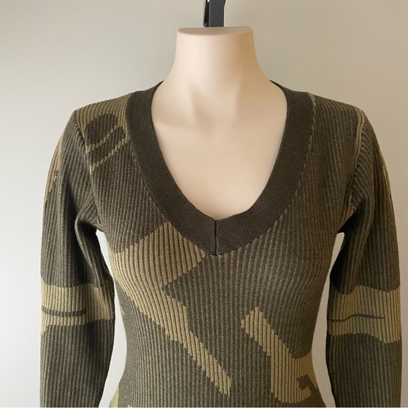 Yohers Olive Camo Knit V-Neck Fringe Hem Bodycon Dress Midi Camoflauge Small NWT - Picture 4 of 10